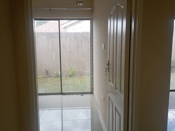 2 Bedroom Flat & Apartment