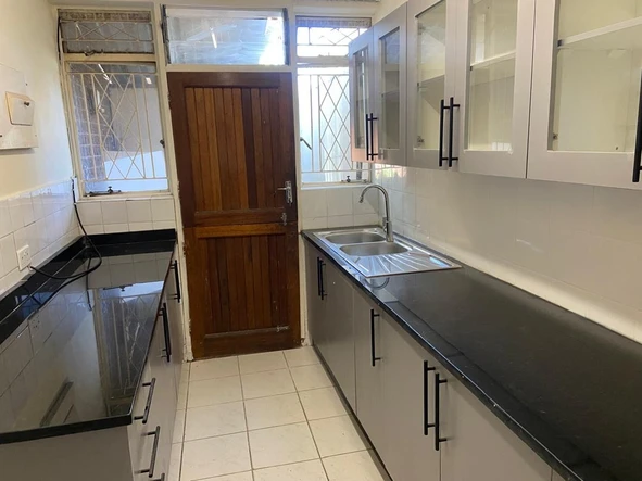 3 Bedroom Flat & Apartment