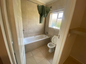 3 Bedroom Flat & Apartment
