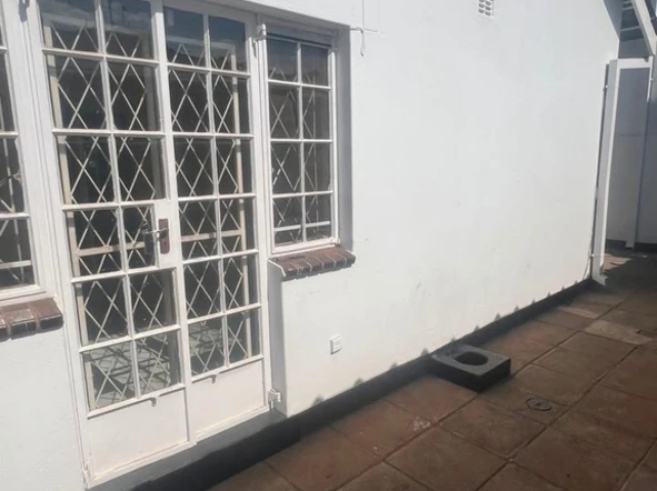 4 Bedroom Flat & Apartment