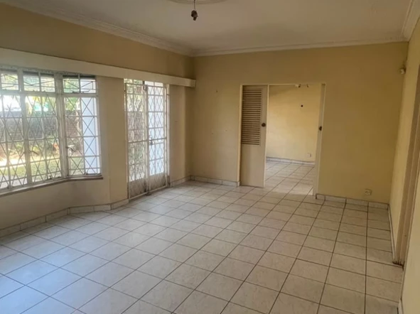 4 Bedroom Flat & Apartment
