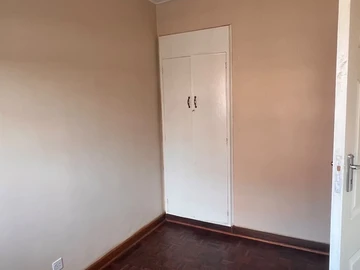 2 Bedroom Flat & Apartment