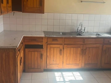 4 Bedroom Flat & Apartment