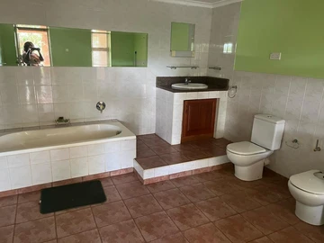 6 Bedroom House