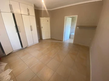 3 Bedroom Flat & Apartment