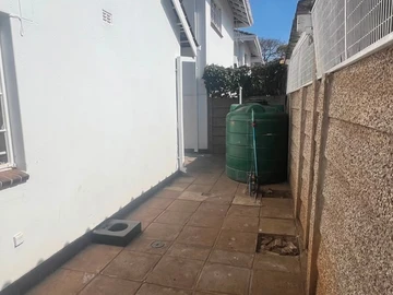 4 Bedroom Flat & Apartment