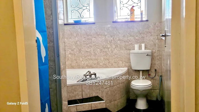Modern and Well positioned for Commercial Use House  In Alex Park!