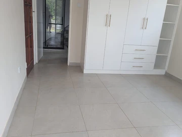 4 Bedroom Flat & Apartment
