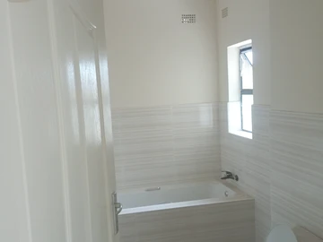 2 Bedroom Flat & Apartment