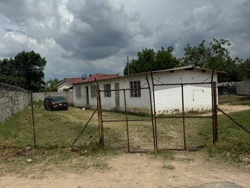 2 Bedroom Flat & Apartment