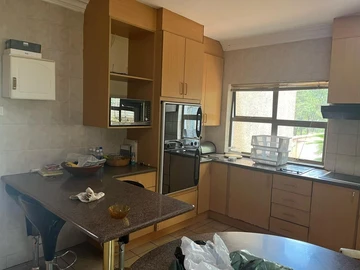 6 Bedroom House
