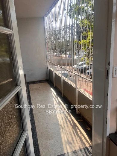 2 Bed Flat To Let 