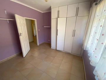 3 Bedroom Flat & Apartment