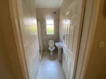 3 Bedroom Flat & Apartment